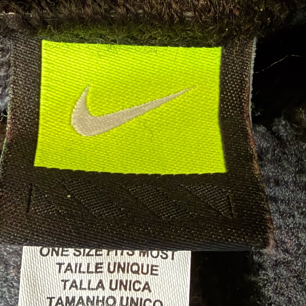 Nike Black Ribbed Knit Beanie with Logo Patch - Picture 4 of 5